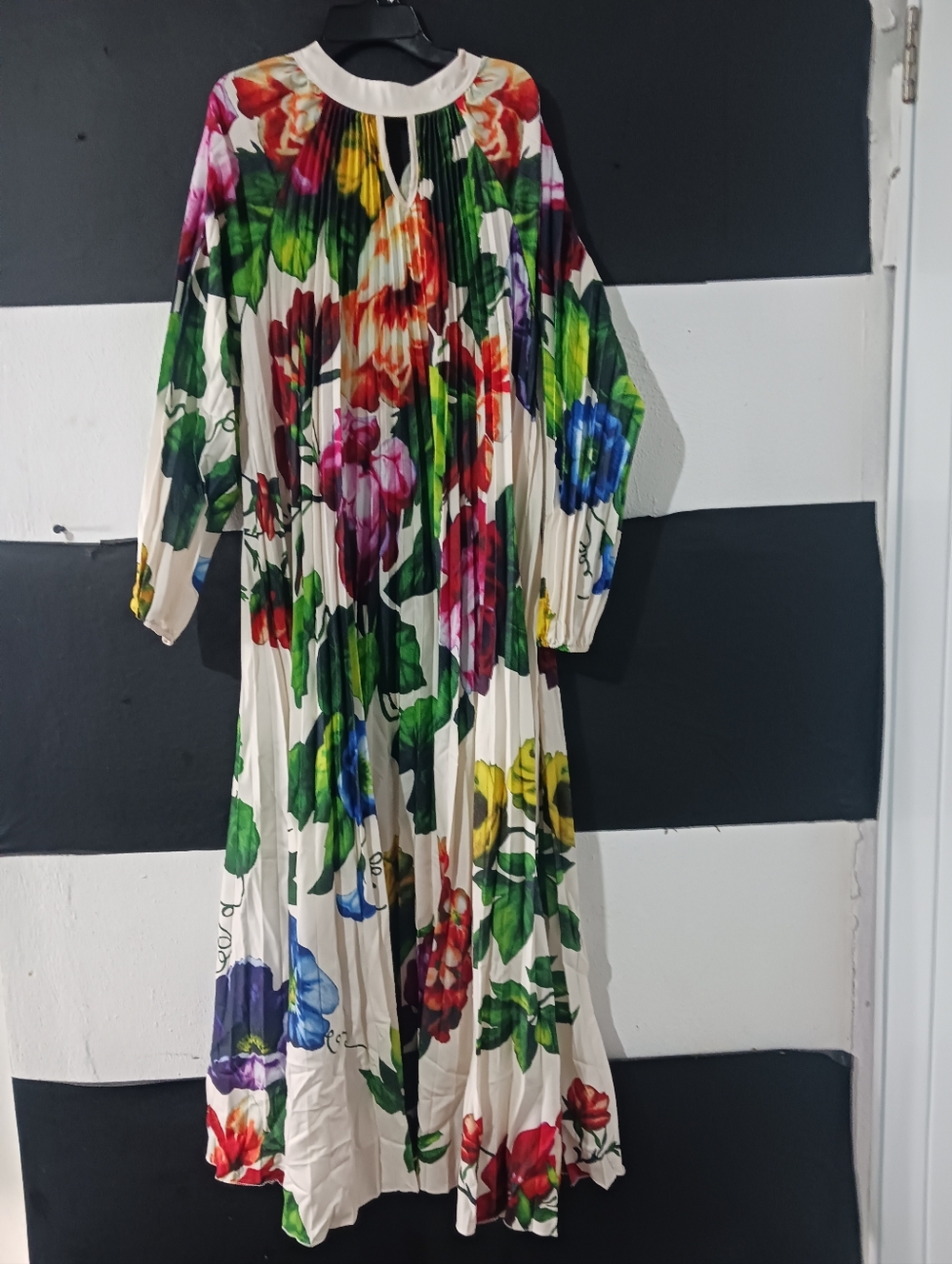 Women Colorful Flower Printed Belted Pleated Maxi Dress - Picture 2 of 10
